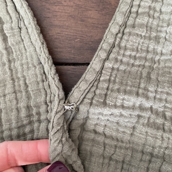 💗Sold 💗 Tie-Neck Halter 💗 - Picture 3 of 6